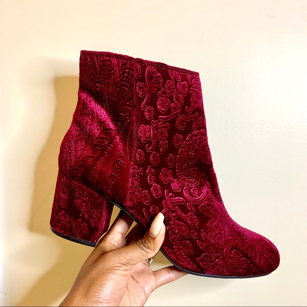 NWOT Zigi SoHo Burgundy Velvet Booties